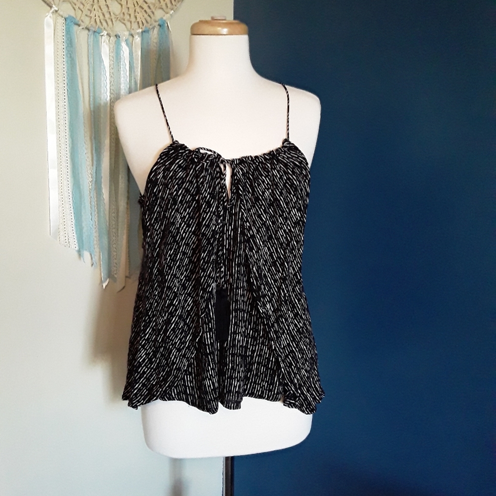 Beautiful flowy O'Neal top